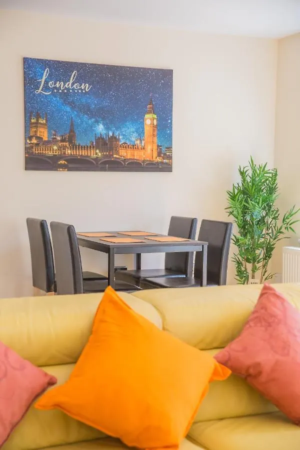 Stylish Modern Newly Built Apartment 15 Min From City Centre Edinburgh