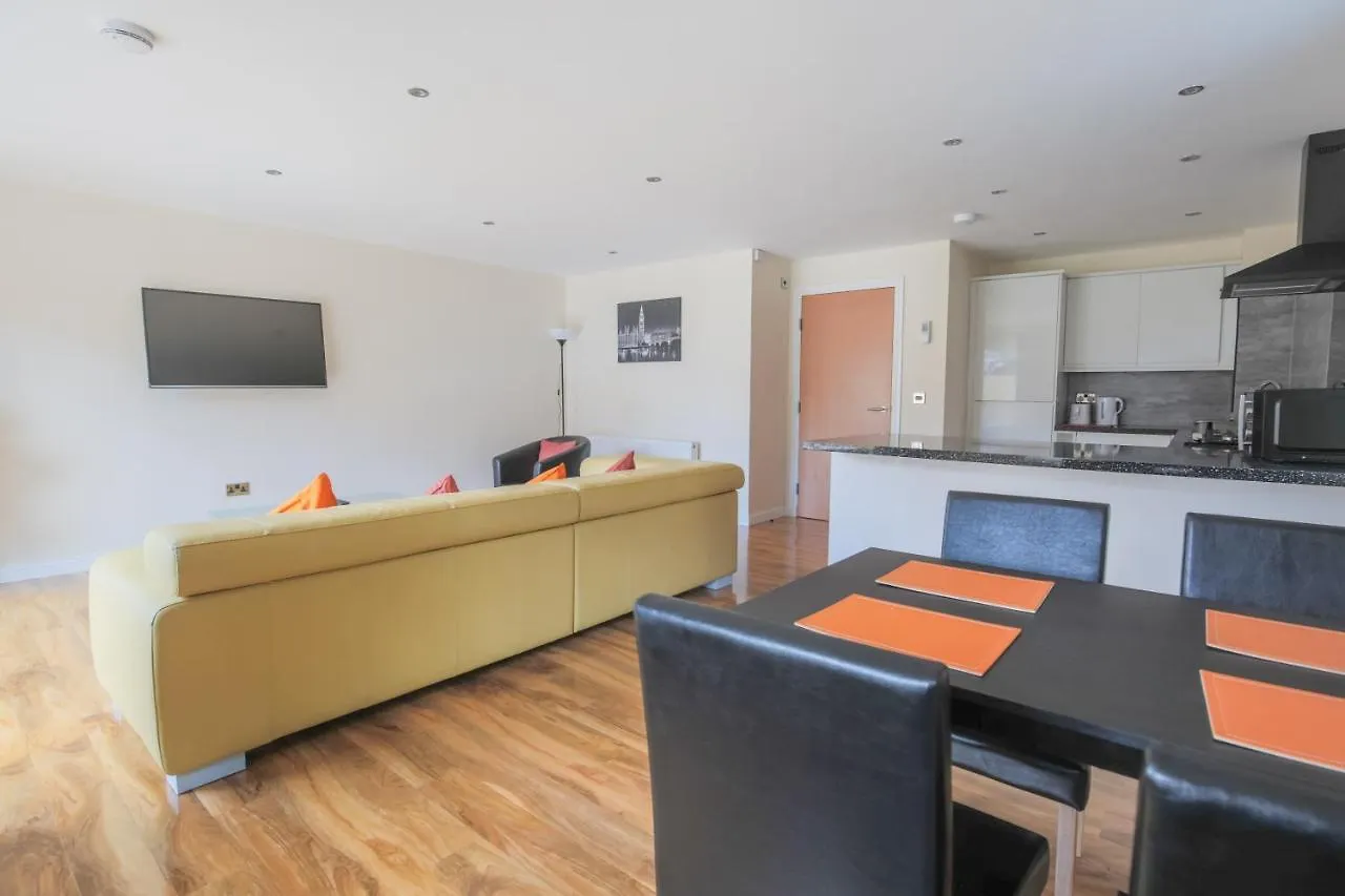 Stylish Modern Newly Built Apartment 15 Min From City Centre Edinburgh