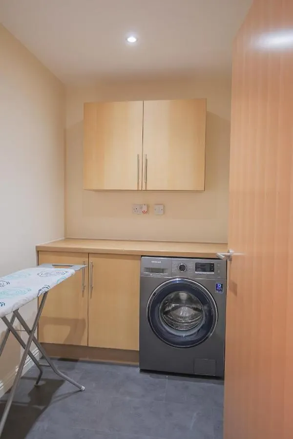 Stylish Modern Newly Built Apartment 15 Min From City Centre Edinburgh Storbritannien