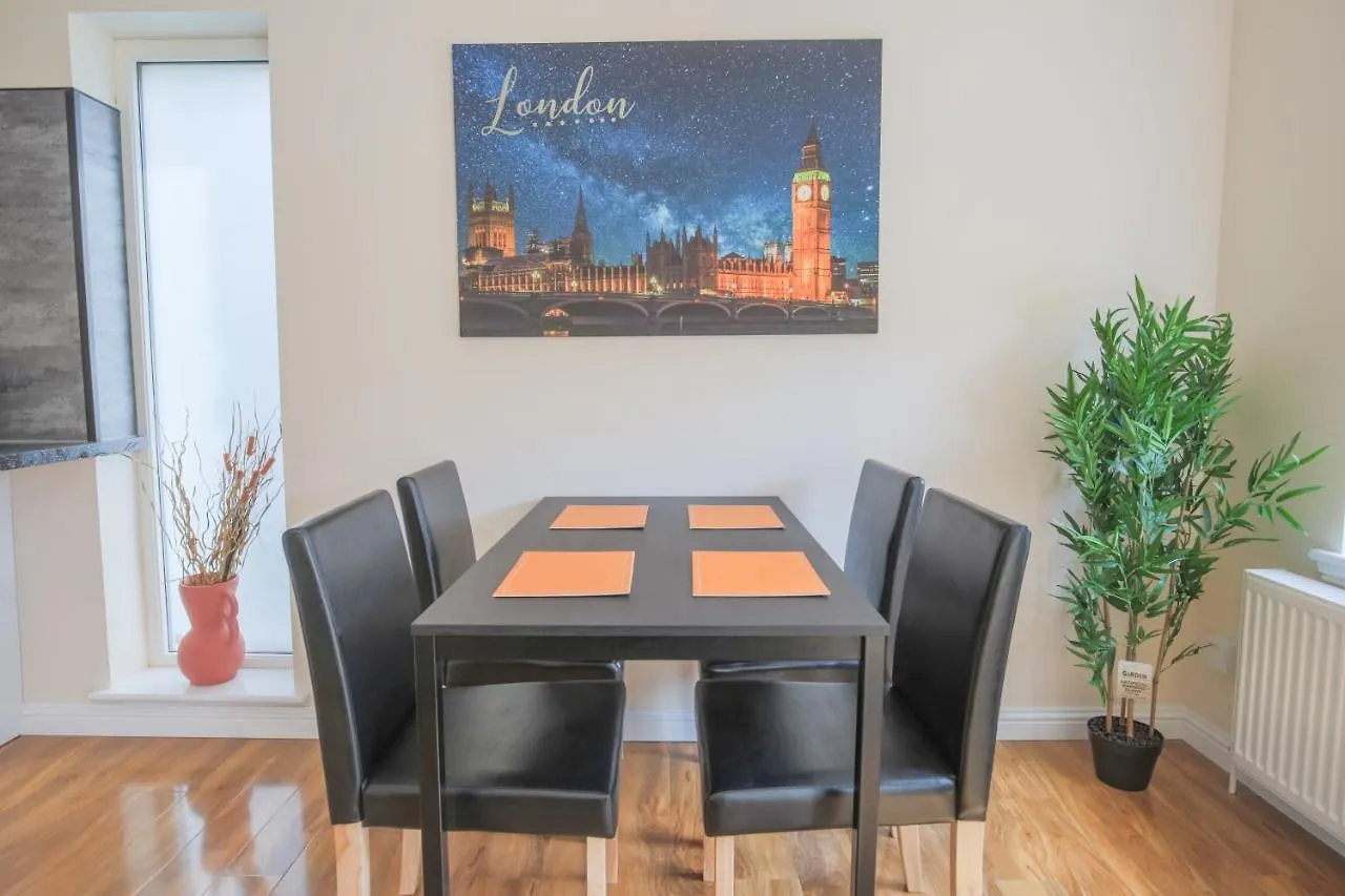 Stylish Modern Newly Built Apartment 15 Min From City Centre Edinburgh