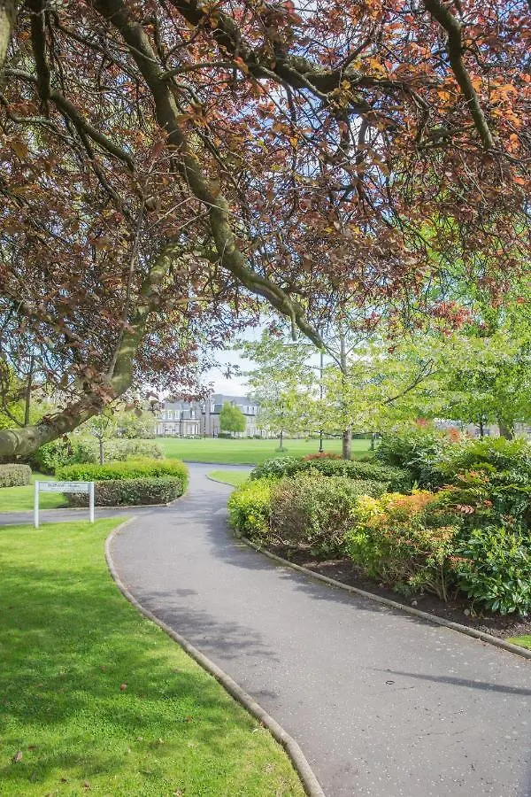 Stylish Modern Newly Built Apartment 15 Min From City Centre Edinburgh