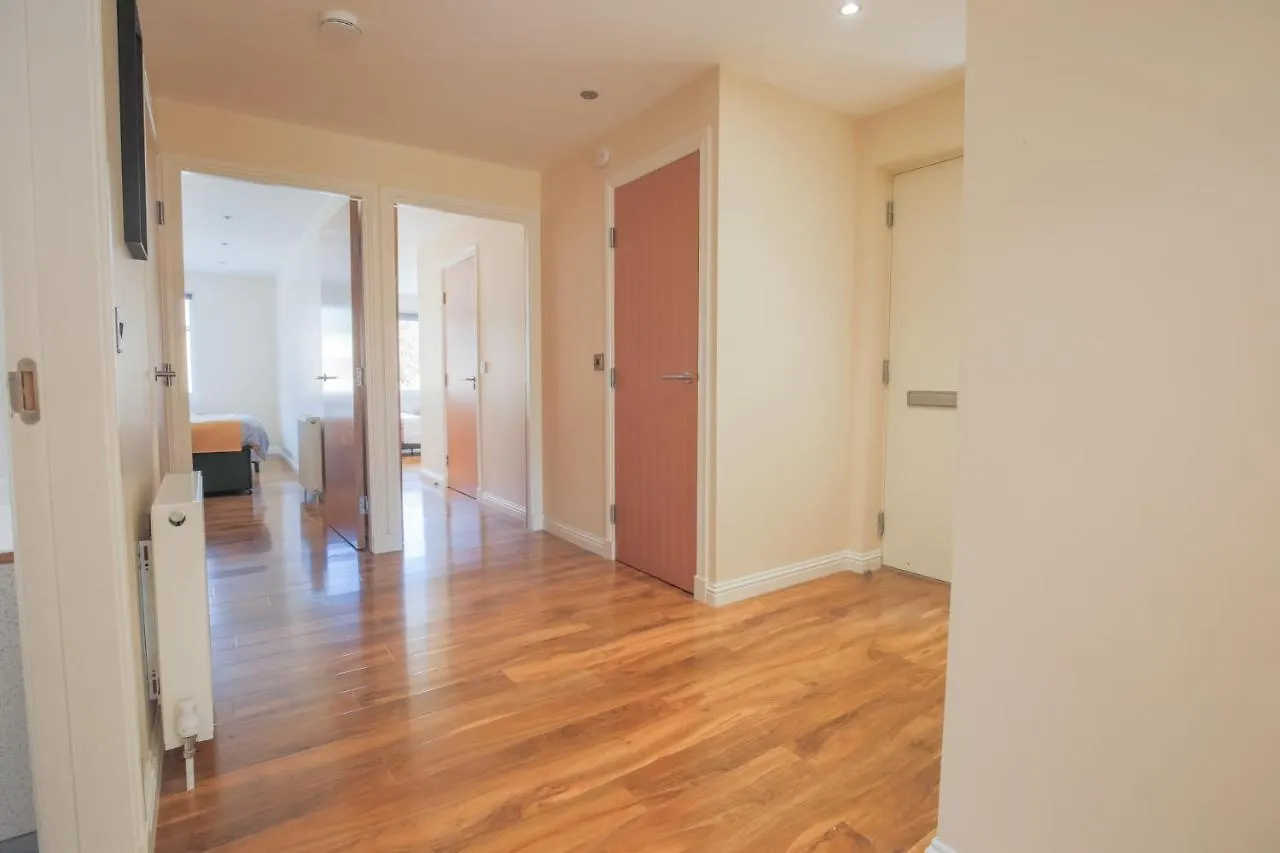 Stylish Modern Newly Built Apartment 15 Min From City Centre Edinburgh